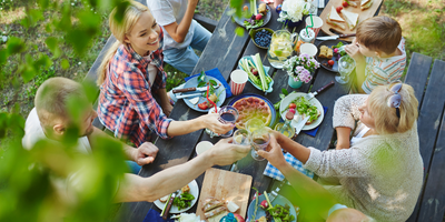 How to Have a Low-Cost Cookout (Without Ruining the Budget)